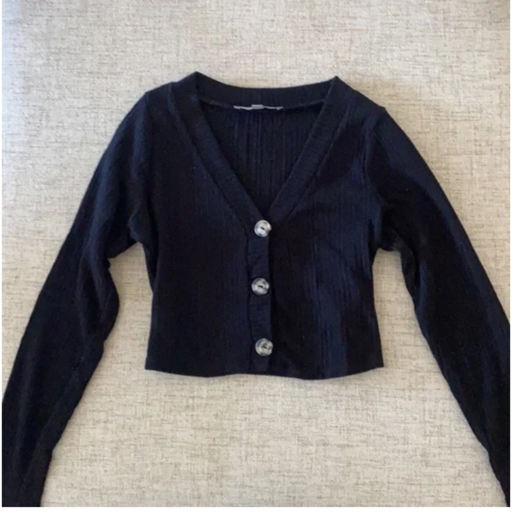 🪞 NEW black ribbed long sleeve button front classic top
